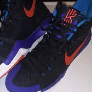 Men's Nike Kyrie 3 Kyrache Sneakers